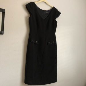 3/$30 🔥 Tahari black dress with chain pocket